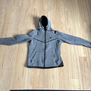 Nike Tech Hoodie (Gray)